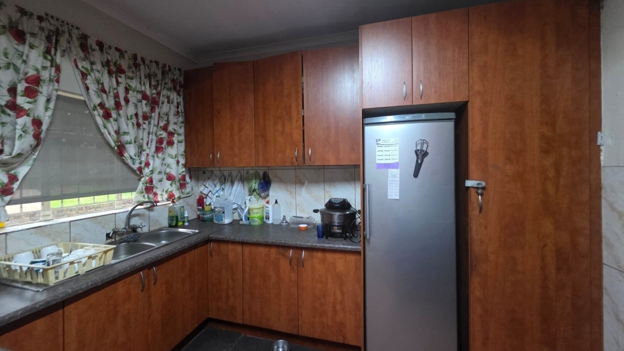 4 Bedroom Property for Sale in Geelhoutpark North West